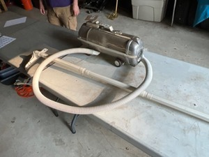 lot 585 image: vitnage electrolux vaccuum