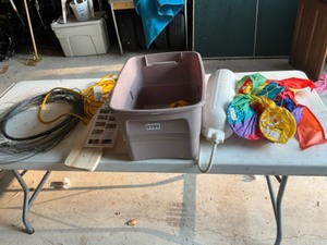lot 598 image: assorted lot tub included