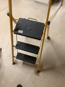 lot 320 image: Metal step ladder