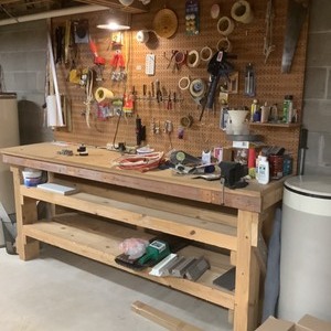 lot 358 image: Contents of work bench and shelves