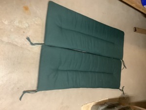lot 363 image: Like new bench cushions