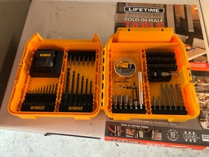 lot 610 image: dewalt drilll kit