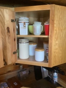 lot 101 image: Contents of Cupboard