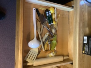 lot 122 image: Contents of Drawer