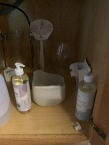 lot 125 image: Contents of Cupboard