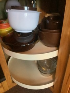 lot 126 image: Contents of Lazy Susan