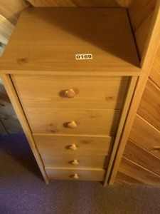 lot 169 image: Small chest of drawers