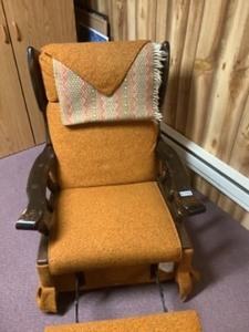 lot 186 image: Vintage reclining rocker