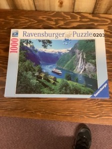 lot 203 image: Ravensburger 1000pc
