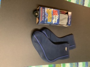 lot 215 image: Battery heated socks, wet socks