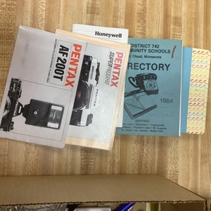 lot 253 image: Box wcontents