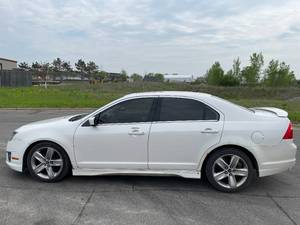 lot 25 image: 2011 Ford Fusion Sport