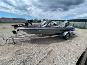 lot 16G image: 1990 Skeeter Boat