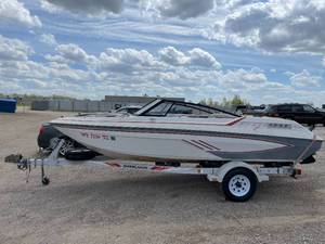 lot 16D image: 1990 Glastron S175 Boat