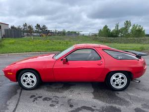 lot 10A image: 1982 Porsche 928