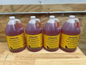 lot 71 image: STANLEY Case of- STCTW004 Car and Truck Wash Pressure Washer Detergent (4x 1 U.S. Gallons)