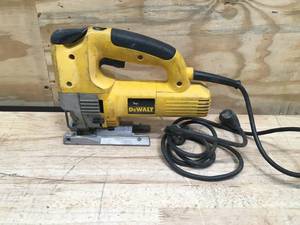 lot 52 image: Used DeWalt Variable Speed Jig Saw Model # DW321 (Tested and works)