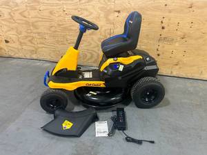 lot 1A image: CUB CADET CC30E Riding Lawn Mower