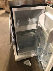 lot 3 image: Frigidaire 3.2 cu. ft. 2 Door Retro Mini Fridge in Black Damaged Customer Returns See Pictures