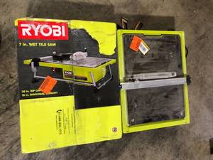 Lot of Assorted Tile Saw Customer Returns See Pictures
