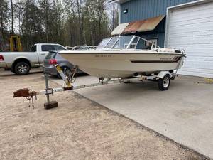 lot 6 image: 1984 Starcraft IO Runabout Boat with Trailer- No Reserve