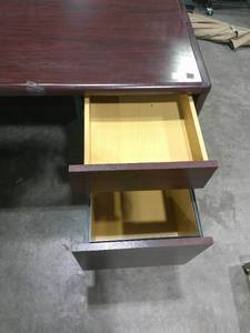 lot 3 image: 60 x 30 x 30 4 Drawer Mahogany Office Desk