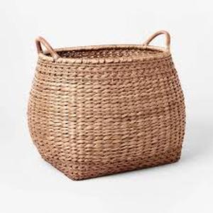 lot 335 image: Small Woven Basket with Handles - Threshold designed with Studio McGee