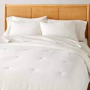 lot 391 image: Cotton Velvet Comforter and Sham Set - Threshold Cream FullQueen