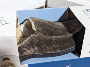 lot 398 image: Isotoner Mens Memory Foam eco Comfort Slippers - Dark Chocolate - XL 11-12