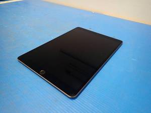 Apple&nbspiPad Air WiFi  Cellular A2153  64GB of storage  Cellular Carrier Unlocked  Includes Charging Cable &nbspTop of screen and black bezel scratched