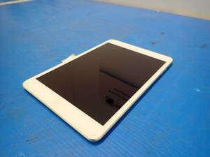 Apple&nbspiPad mini 2nd Gen A1489  16GB of storage  Wifi only model  Includes Charging cable &nbspScratch on screen
