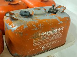 lot 298 image: 6-Gallon Metal Boat Gas Tank