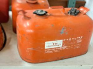 lot 297 image: Johnson 6-Gallon Metal Boat Gas Tank