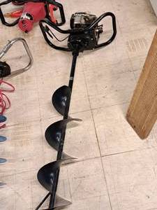 lot 277 image: StrikeMaster Magnum III Plus 49cc Gas Ice Auger