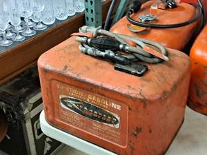 lot 291 image: Kiekhaefer Mercury 6-Gallon Metal Marine Gas Tank with Pump Hose