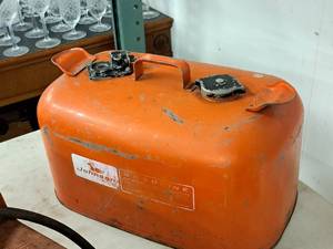 lot 296 image: Johnson 6-Gallon Metal Boat Gas Tank