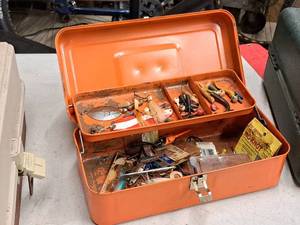 lot 330 image: 13 Metal Tackle Box with lures
