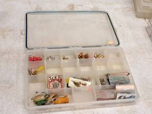 lot 340 image: 13-12 Plastic Tackle Organizer
