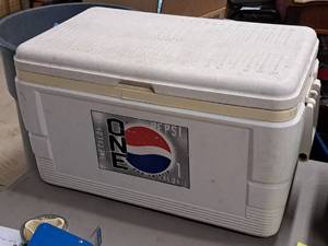 lot 351 image: Igloo Pepsi logo Plastic Cooler