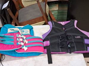 lot 353 image: Lot of (2) Size Large Ladies Life Jackets
