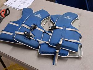 lot 359 image: Lot of (2) Youth Life Vests Size 24-28