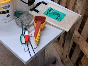 lot 364 image: Bag-em Products CarryBag Carry Bag and Minnow Bucket Scoops