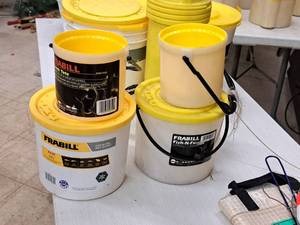 lot 365 image: Frabill (2) Leech Totes and (2) 4.5-Quart Minnow Buckets