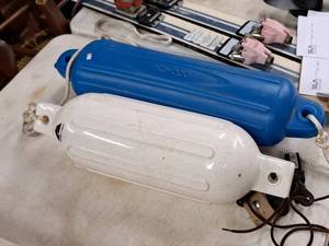 lot 385 image: Lot of (2) Boat Bumpers