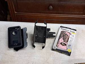 lot 396 image: iPhone 5 Connect Case and Phone Holder