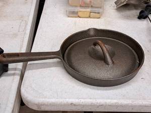 lot 403 image: 8 Cast Iron Camping Skillet with Lid