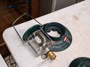 lot 406 image: Coleman Propane Lantern with Base