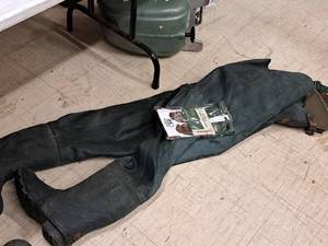 lot 412 image: Rubber Size 10 Boot Hip Waders with Extra 2 Suspenders