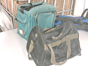 lot 422 image: Lot of (2) Outdoor Sporting Carry Bags