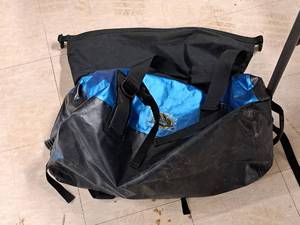 lot 425 image: Cabelas 24 Outdoor Carry Bag
